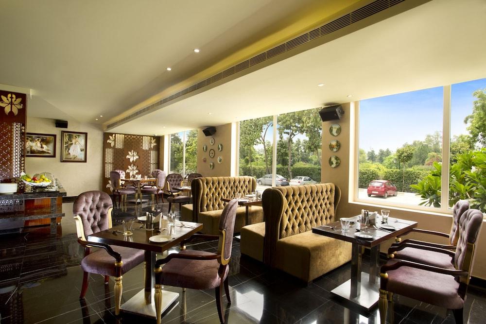 Hotel Atrio By Devam Gurgaon Exterior foto